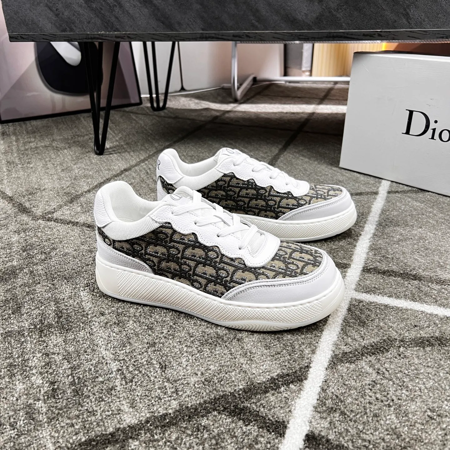 Factory price: 420💰Dior's new casual men's shoes👉 👉 Fashionable and versatile, 💞 simple and elegant style, 🔊 The fabric is made of imported cowhide with original fabric, ☑️Sheepskin feet inside, original wear-resistant rubber outsole, exclusive new style, actual shot, four colors available, code number: 38-44, (45 can be customized)